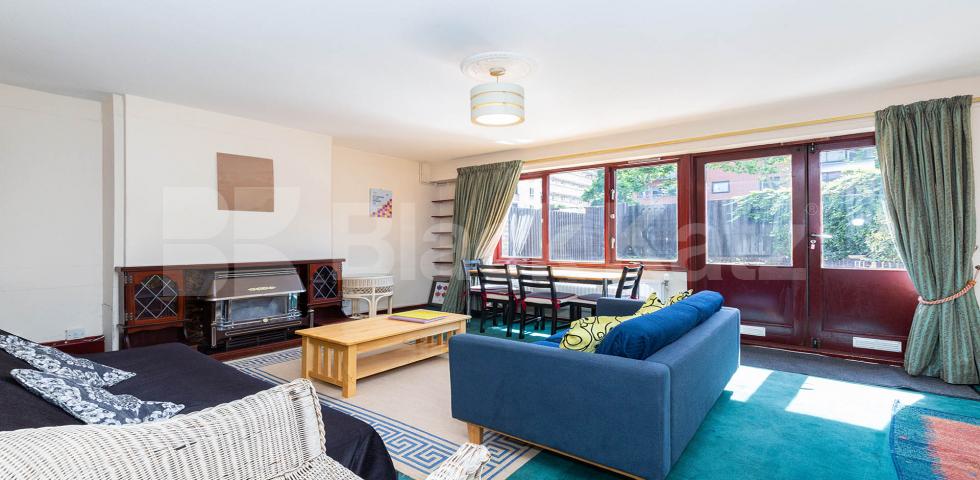 			SPLIT LEVEL 3 BEDROOM MAISONETTE, 3 Bedroom, 1 bath, 1 reception Ground Floor Maisonette			 Dalmeny Avenue, TUFNELL PARK